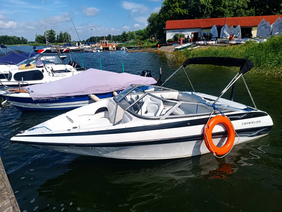 Łódź szkoleniowa Crownline HARPUN w przystani w Myśliborzu